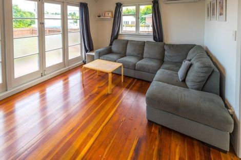 Photo of property in 28a Kelvin Road, Papakura, 2110