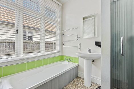 Photo of property in 100 Innes Road, St Albans, Christchurch, 8052