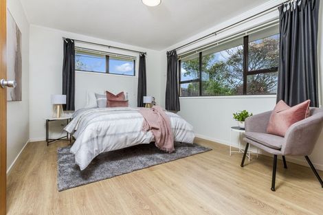 Photo of property in 32 Target Road, Totara Vale, Auckland, 0629