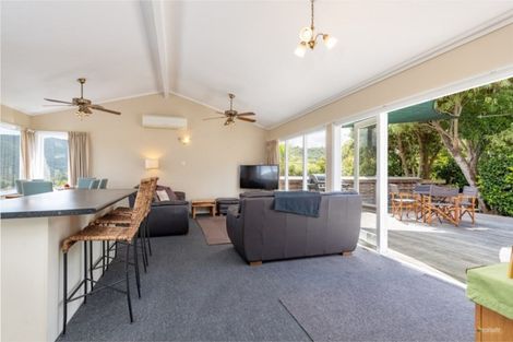 Photo of property in 19 Vista Crescent, Maoribank, Upper Hutt, 5018