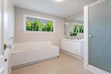 Photo of property in 137 Brian Crescent, Stanmore Bay, Whangaparaoa, 0932