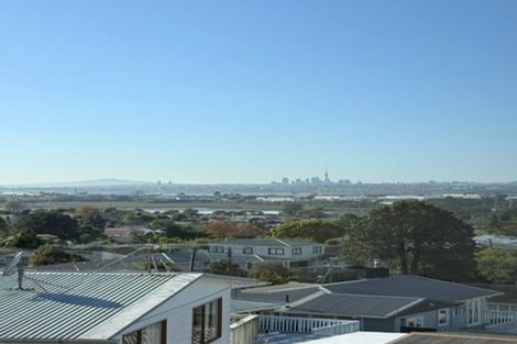 Photo of property in 27b Te Atatu Road, Te Atatu South, Auckland, 0610