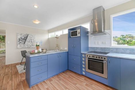 Photo of property in 6 Anchor Place, Beach Haven, Auckland, 0626