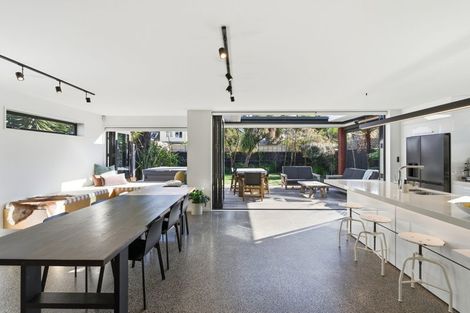 Photo of property in 14 Hardwicke Street, Sumner, Christchurch, 8081