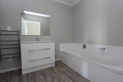 Photo of property in 27a Southsea Crescent, Silverdale, Hamilton, 3216