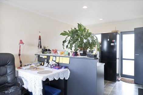 Photo of property in 41 St Leonards Road, Kelston, Auckland, 0602
