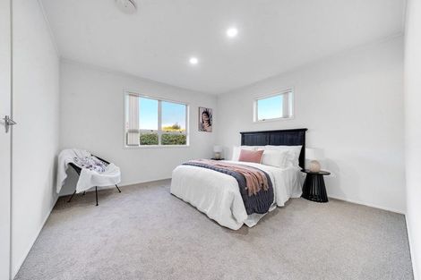 Photo of property in 8 Pukeroa Place, Papakura, 2110