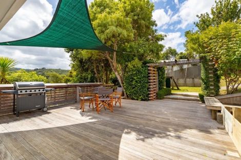 Photo of property in 19 Vista Crescent, Maoribank, Upper Hutt, 5018