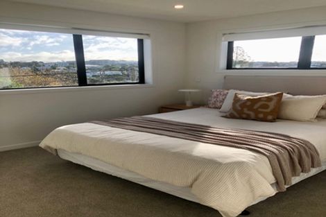 Photo of property in 4/35 Garadice Road, Rothesay Bay, Auckland, 0630