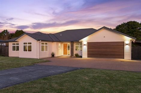 Photo of property in 21 Kahika Grove, Huapai, Kumeu, 0810
