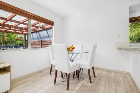 Photo of property in 2/8 Tallington Crescent, Torbay, Auckland, 0630