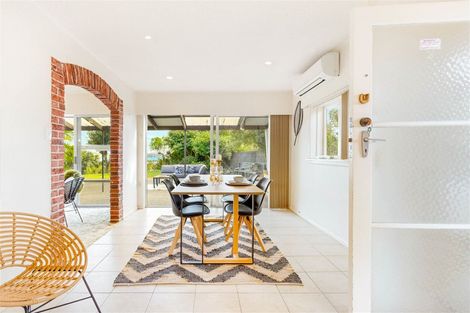 Photo of property in 28 Dawnhaven Drive, Te Atatu Peninsula, Auckland, 0610