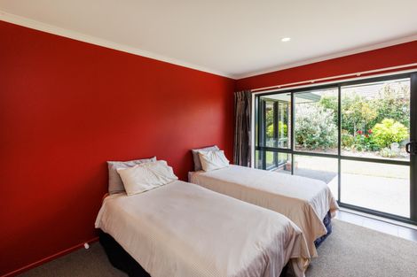 Photo of property in 2 Masefield Terrace, Kelvin Grove, Palmerston North, 4414