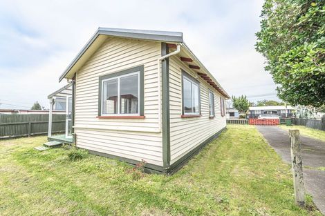 Photo of property in 184 Cornfoot Street, Castlecliff, Whanganui, 4501