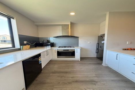 Photo of property in 6 Te Aparangi Road, Papakura, 2110