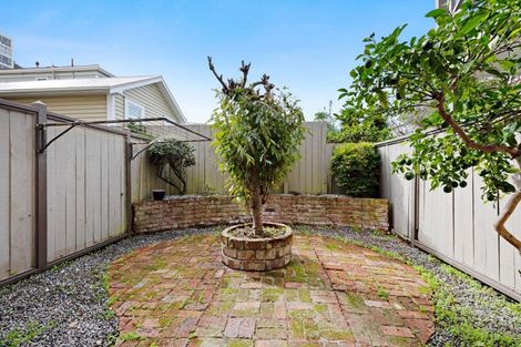 Photo of property in 10 George Street, Thorndon, Wellington, 6011