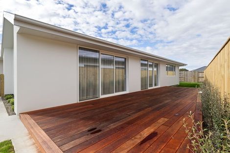 Photo of property in 44 Solitude Crescent, Kelvin Grove, 4470