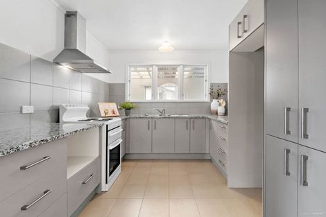 Photo of property in 63 La Trobe Street, Pakuranga Heights, Auckland, 2010