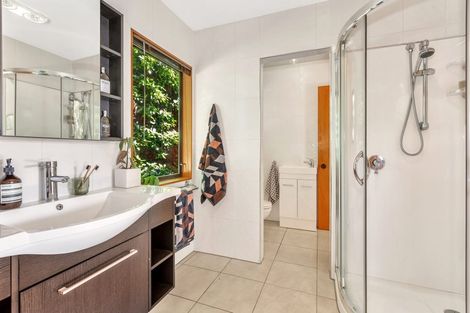 Photo of property in 172 Paremata Road, Paremata, Porirua, 5024