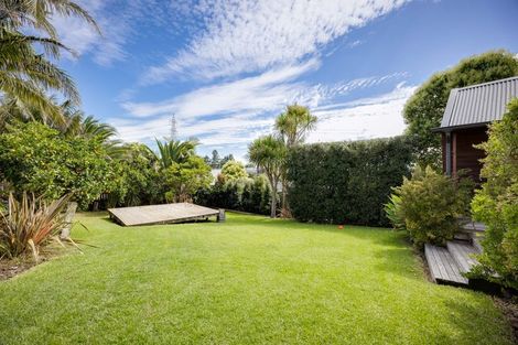 Photo of property in 16 Paton Avenue, Te Atatu South, Auckland, 0610