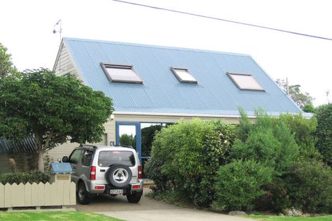 Photo of property in 16 Rua Road, Paraparaumu Beach, Paraparaumu, 5032