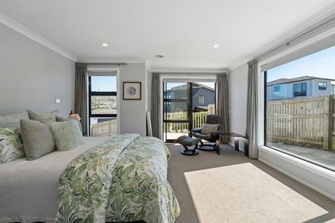 Photo of property in 2 Cessna Way, Newlands, Wellington, 6037