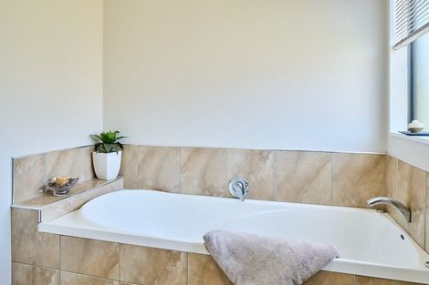 Photo of property in 21 View Road, Titahi Bay, Porirua, 5022