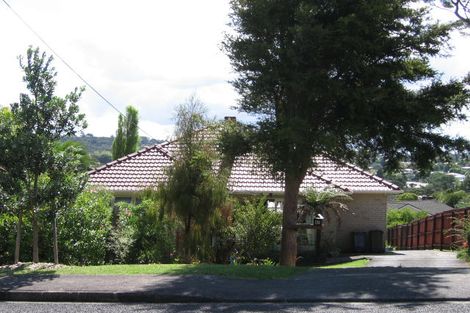 Photo of property in 97 Cliff View Drive, Green Bay, Auckland, 0604