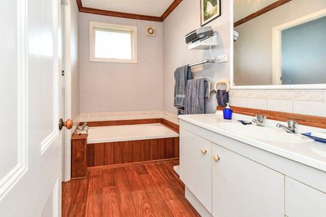 Photo of property in 44 Mcleod Road, Weymouth, Auckland, 2103