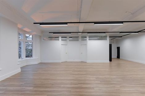 Photo of property in 1e Queen Street, New Plymouth, 4310