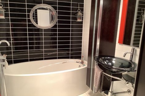 Photo of property in 2/28 Onepoto Road, Hauraki, Auckland, 0622