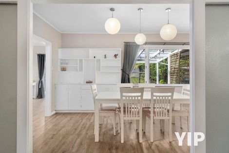 Photo of property in 15 Robert Street, Newlands, Wellington, 6037