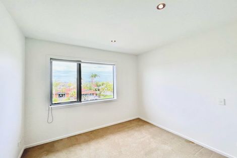 Photo of property in 13d/71 Spencer Road, Oteha, Auckland, 0632