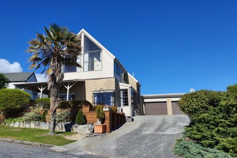 Photo of property in 2 Stanton Crescent, Karoro, Greymouth, 7805