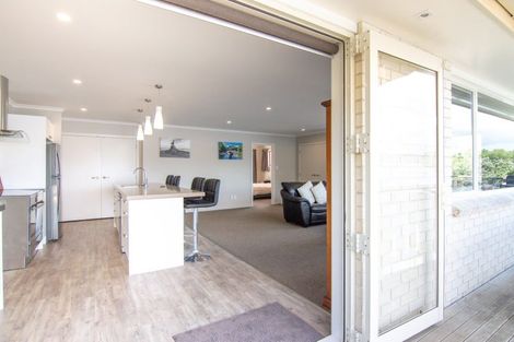 Photo of property in 9 Ruapehu Drive, Fitzherbert, Palmerston North, 4410