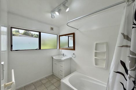 Photo of property in 2/10 Halder Place, Torbay, Auckland, 0632