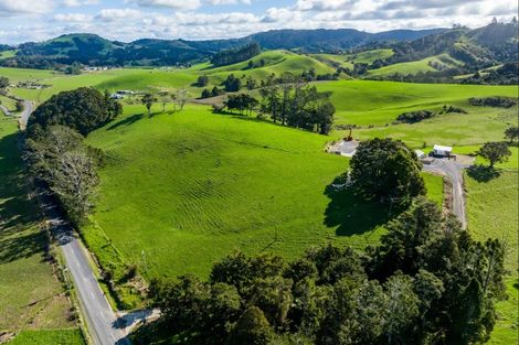 Photo of property in 1043 Whananaki Road North, Opuawhanga, Hikurangi, 0181