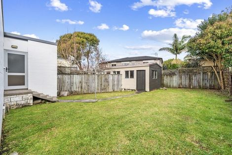 Photo of property in 1/1a Margaret Place, Milford, Auckland, 0620