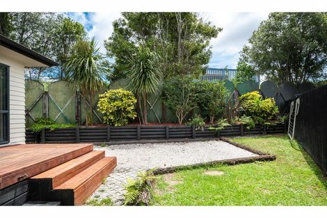 Photo of property in 100 Moire Road, West Harbour, Auckland, 0618