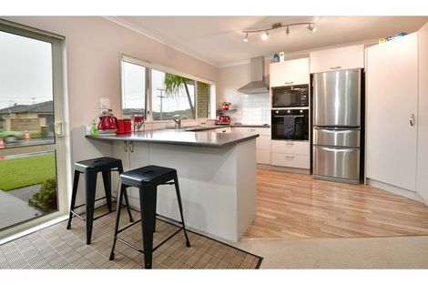Photo of property in 10 Centreway Road, Orewa, 0931