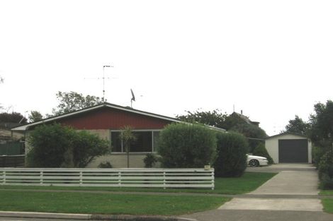 Photo of property in 84 Elizabeth Street, Waikanae, 5036