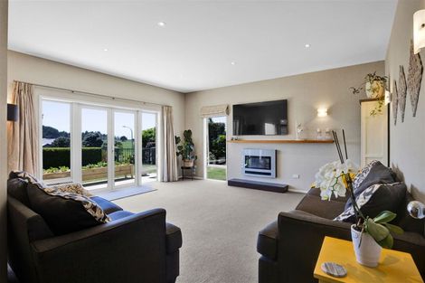 Photo of property in 10 Sampson Avenue, Waiwhakaiho, New Plymouth, 4312