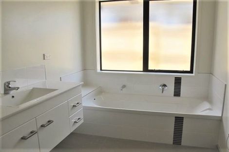 Photo of property in 52 Madison Terrace, Silverdale, 0932