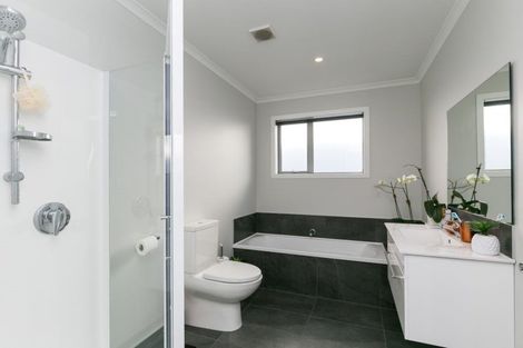 Photo of property in 36 Epic Way, Newlands, Wellington, 6037