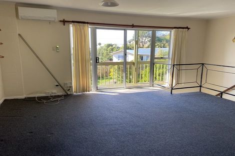 Photo of property in 20a Bloomsbury Grove, Newlands, Wellington, 6037