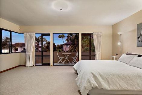 Photo of property in 3 Lupetti Rise, West Harbour, Auckland, 0618