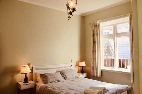 Photo of property in 122 The Parade, Island Bay, Wellington, 6023