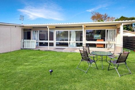Photo of property in 8 Kimberley Grove, Westbrook, Palmerston North, 4412