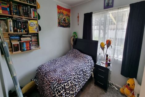 Photo of property in 8a Fruitvale Road, New Lynn, Auckland, 0600