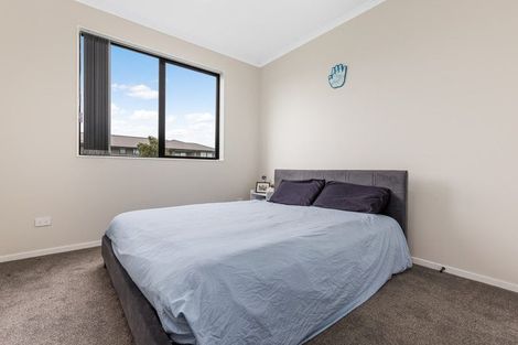 Photo of property in 2 Poutawa Lane, Clarks Beach, 2122